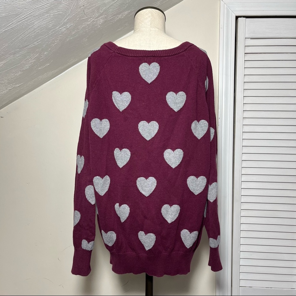 🎉 HP 🎉 Torrid Burgundy and Gray Cotton Heart Print Sweater, Size 1 - Picture 4 of 13